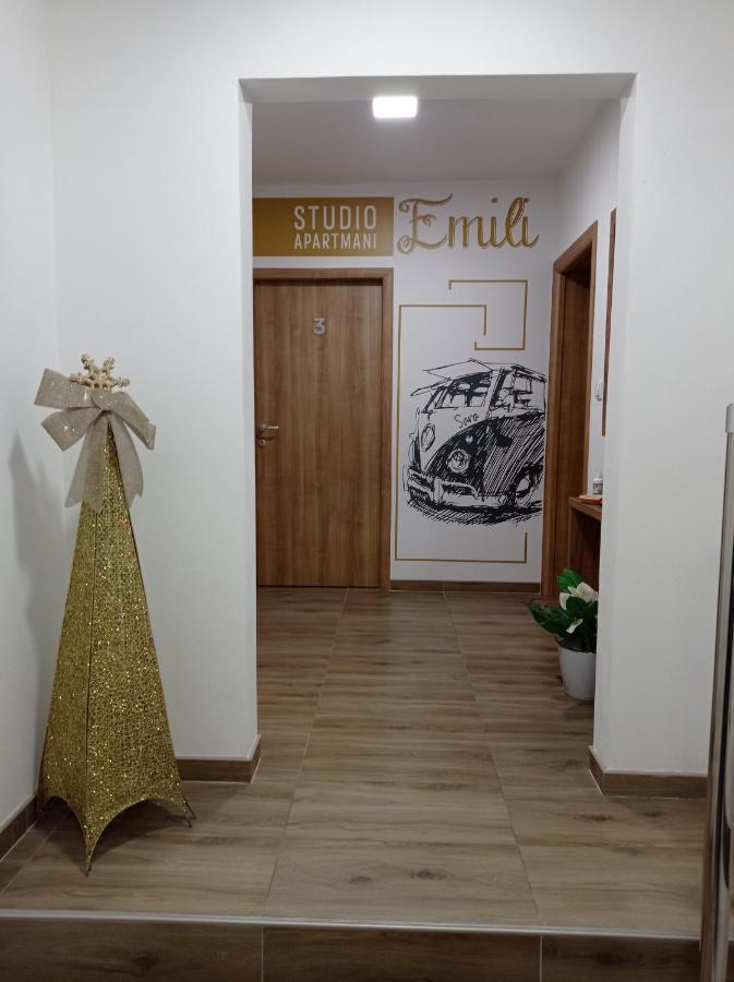 Studio Apartmani Emili Apartman Br 2 ビイェリナ エクステリア 写真