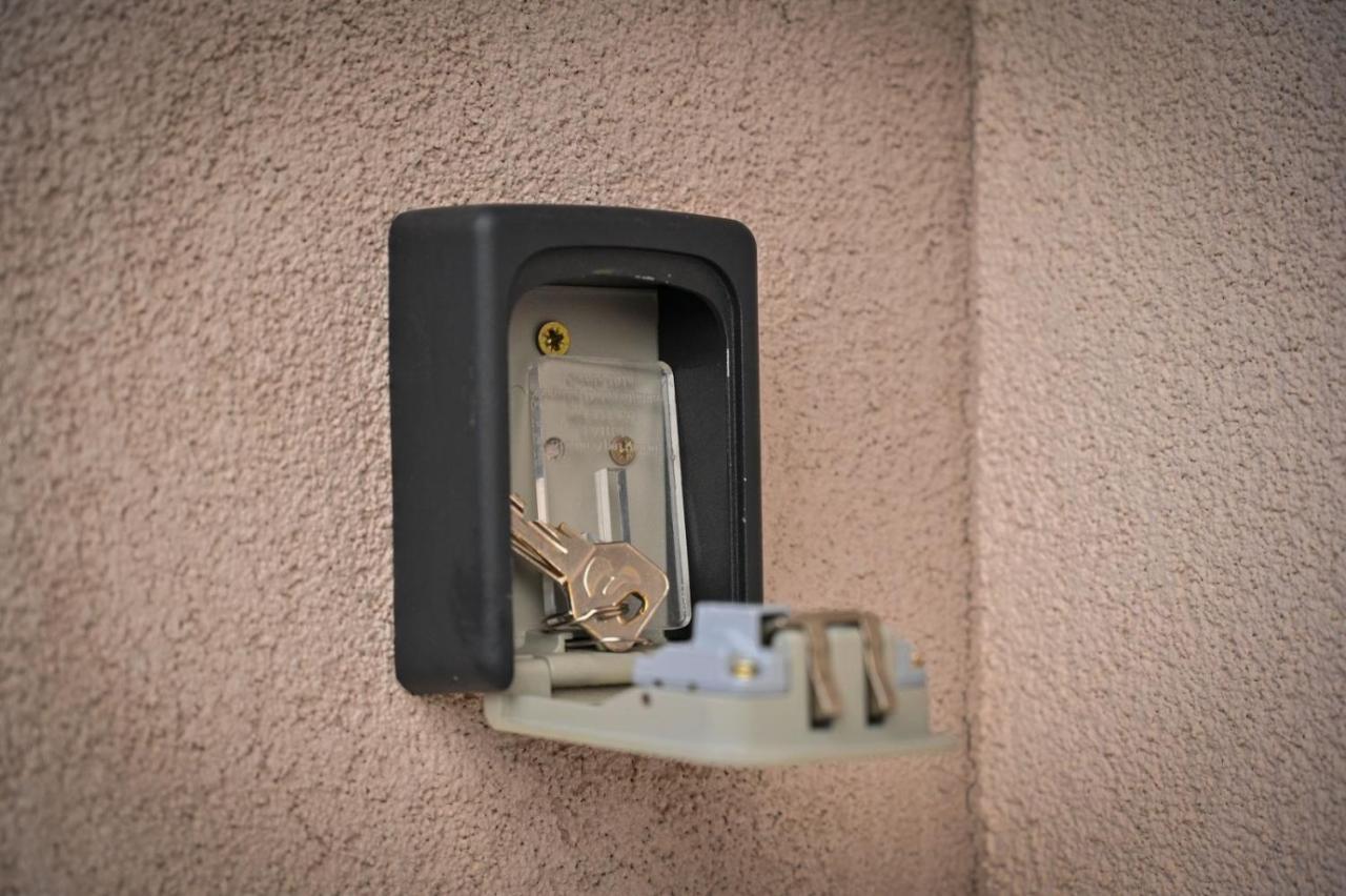 Studio Apartmani Emili Apartman Br 2 ビイェリナ エクステリア 写真